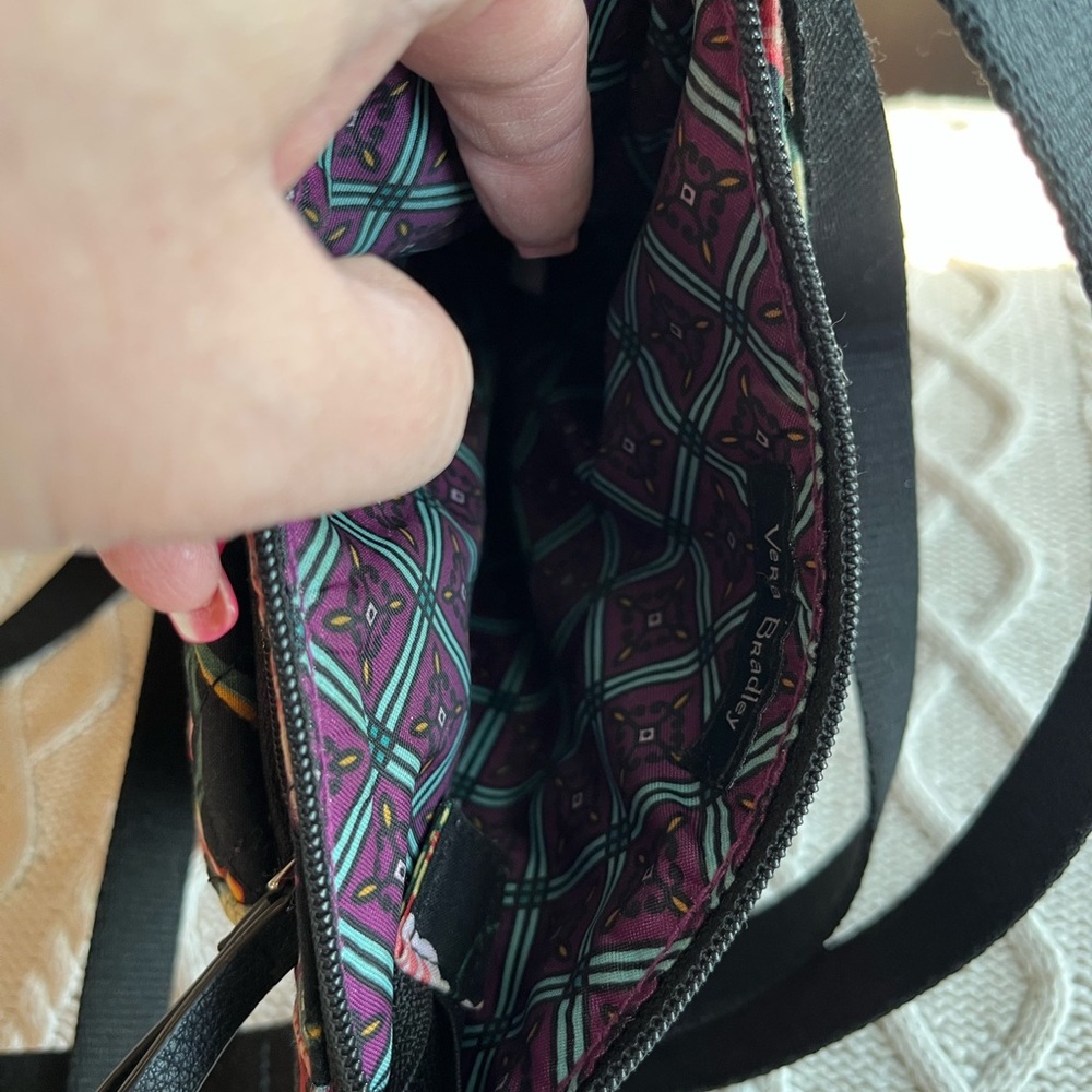 Vera Bradley Small Crossbody Floral credit card compartments - Picture 12 of 16